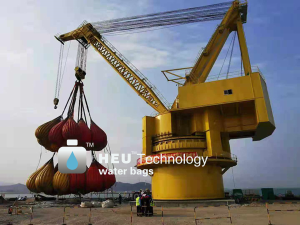 核電碼頭吊機(jī)負(fù)荷測(cè)試1125t.jpg